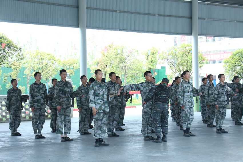 问题少年管教学校,军事化管理学校