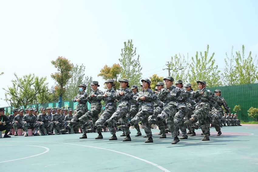 正苗启德青少年特训学校周末会操表演