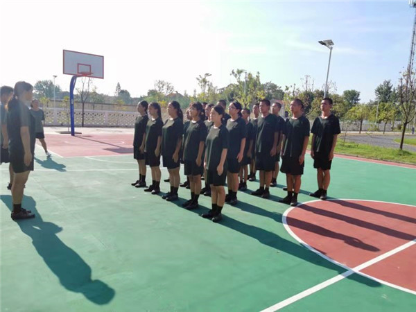 学校日常军训