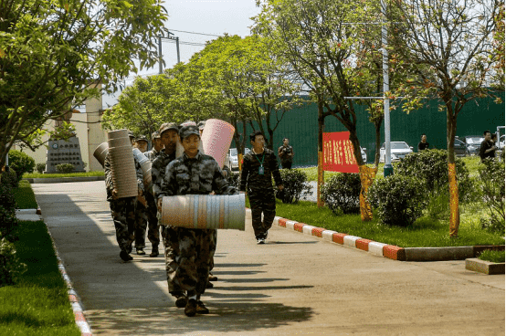 叛逆孩子学校之溺爱孩子要适度，家长不能有爱无教(图1)