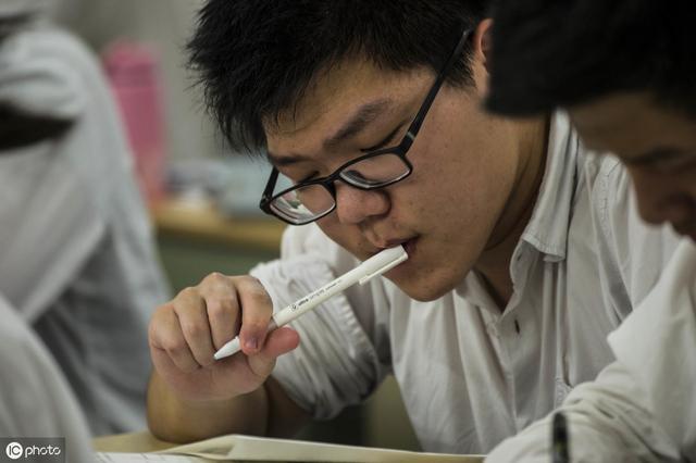 高中生厌学心理怎么疏导(厌学小学生的心理如何疏导)(图1)